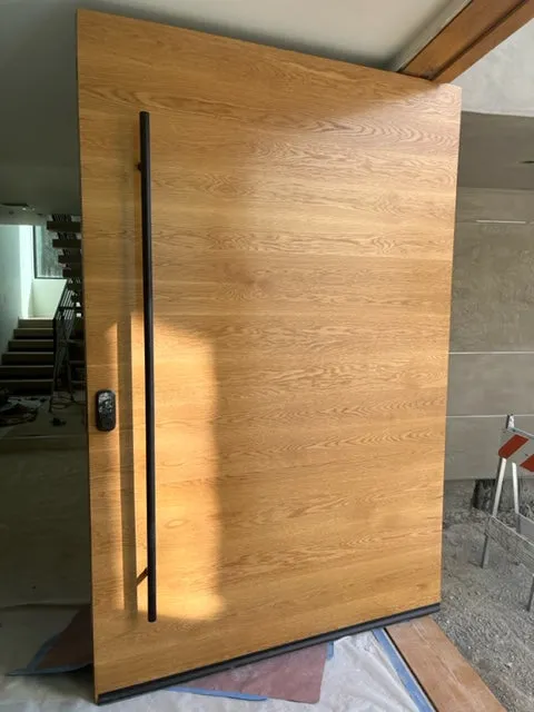 Callista - Exterior Modern Solid Wood Pivot Door