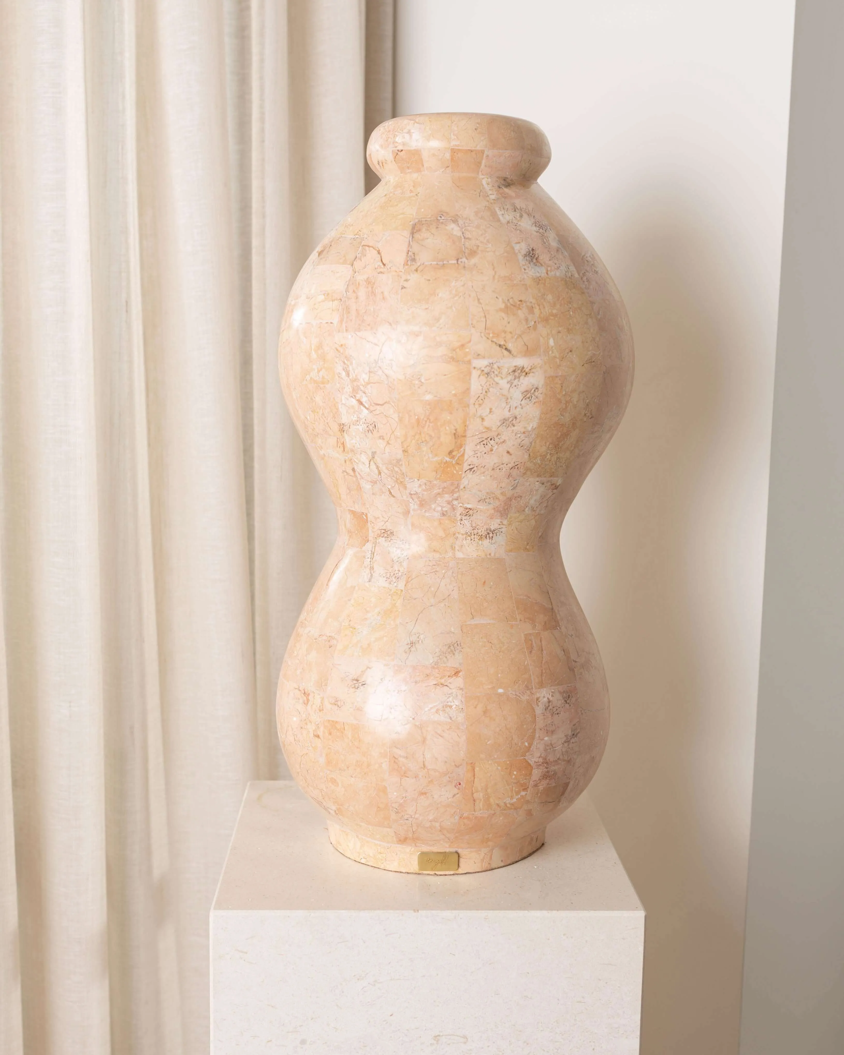 Dana Vase, Rosé