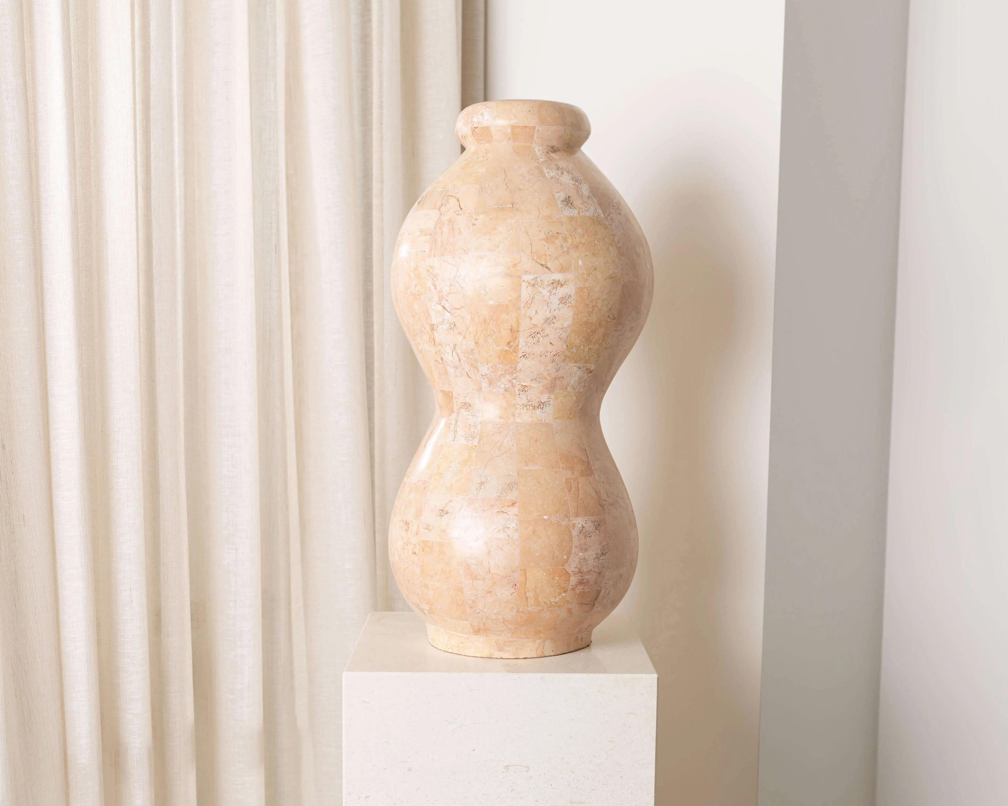 Dana Vase, Rosé