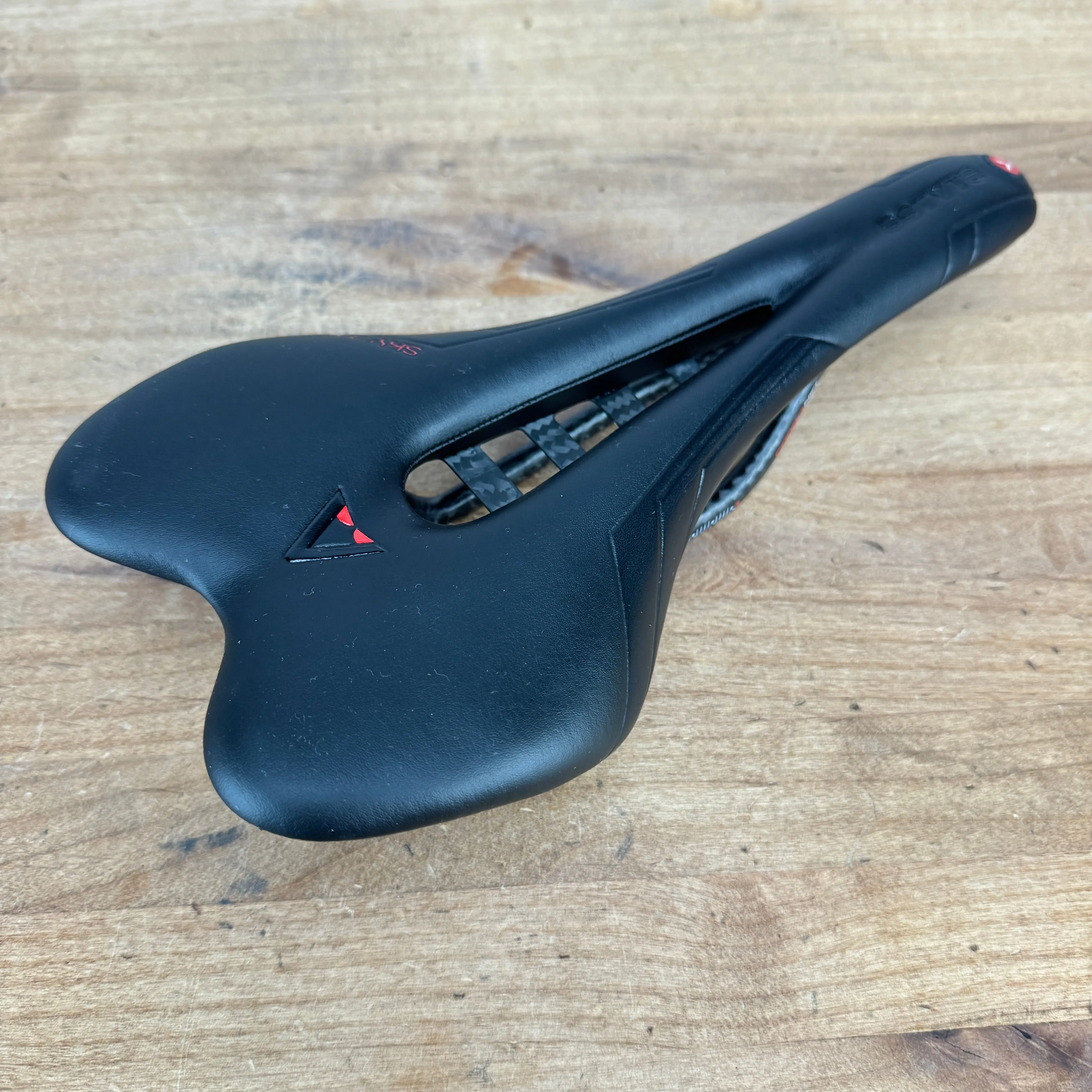 New Takeoff! Astute Sky 3.0 7x9mm Carbonio Carbon Rails 138mm Bike Saddle 176g