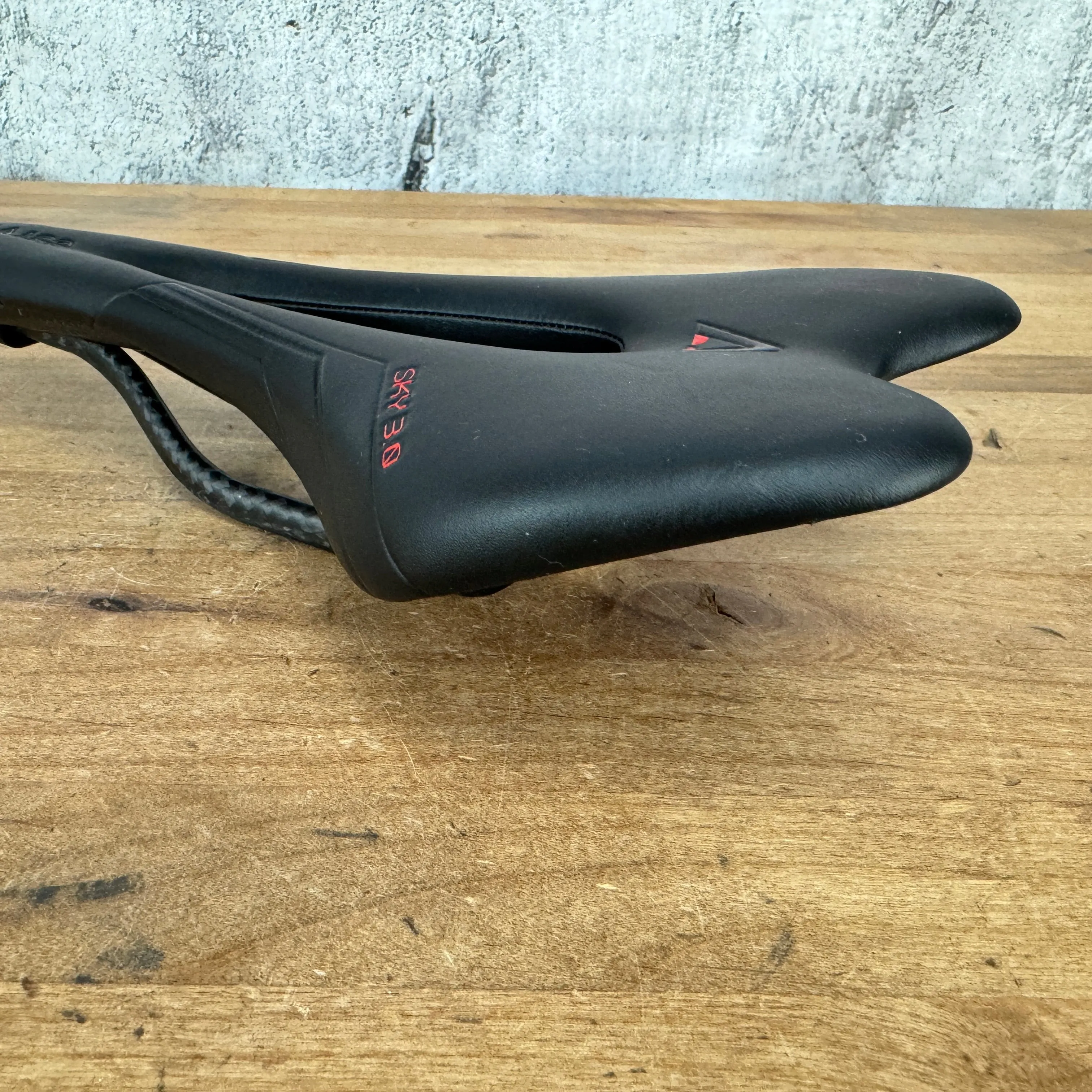 New Takeoff! Astute Sky 3.0 7x9mm Carbonio Carbon Rails 138mm Bike Saddle 176g