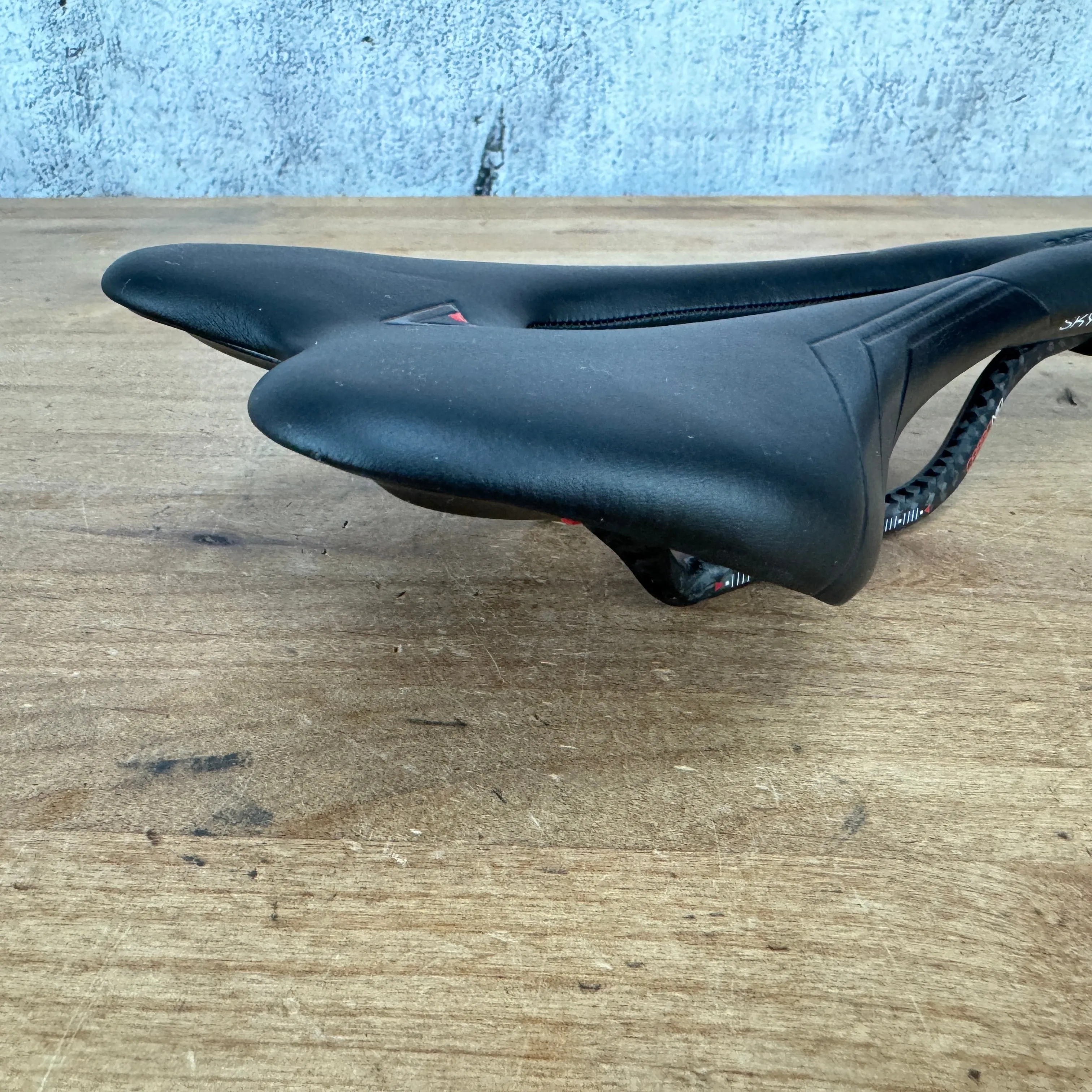 New Takeoff! Astute Sky 3.0 7x9mm Carbonio Carbon Rails 138mm Bike Saddle 176g