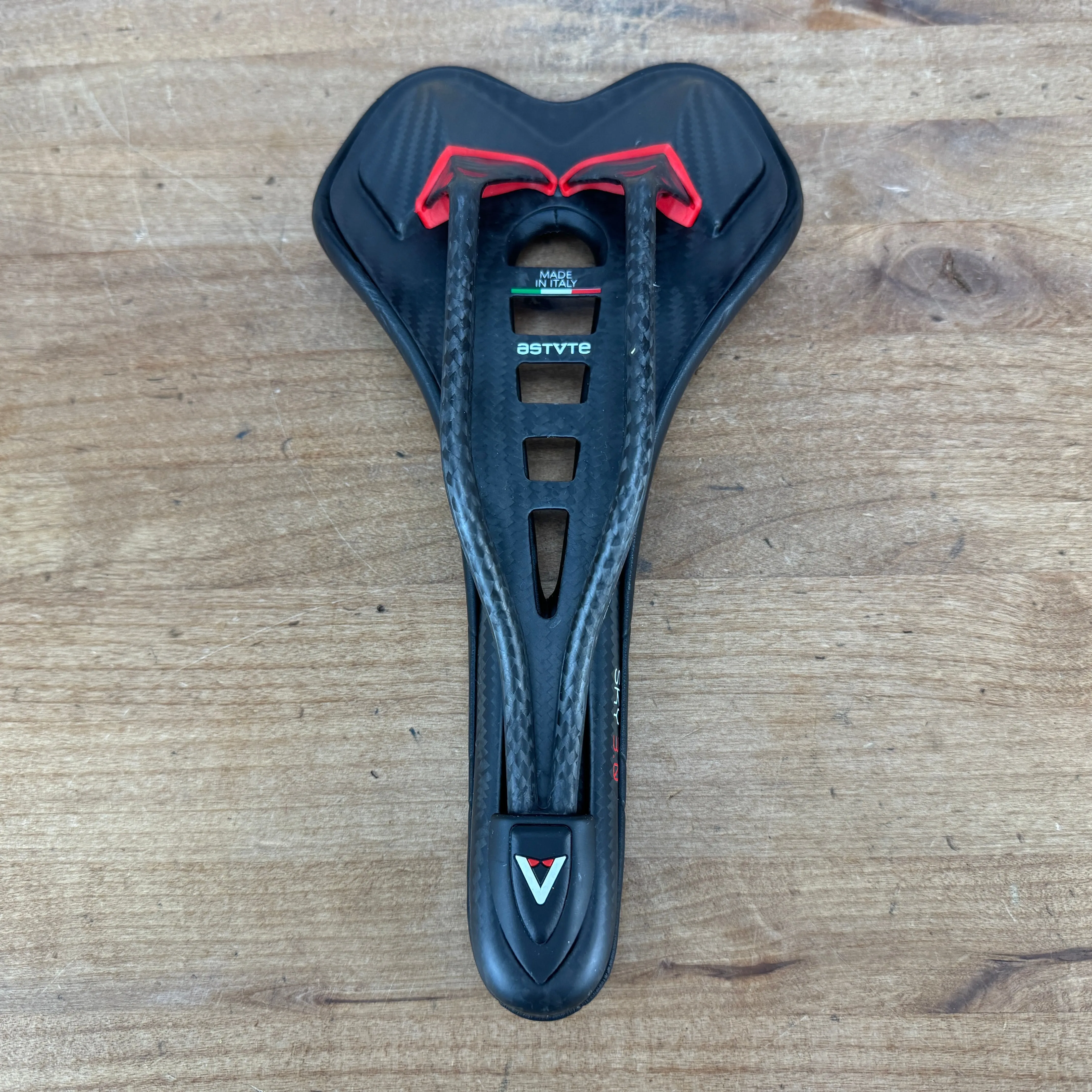 New Takeoff! Astute Sky 3.0 7x9mm Carbonio Carbon Rails 138mm Bike Saddle 176g