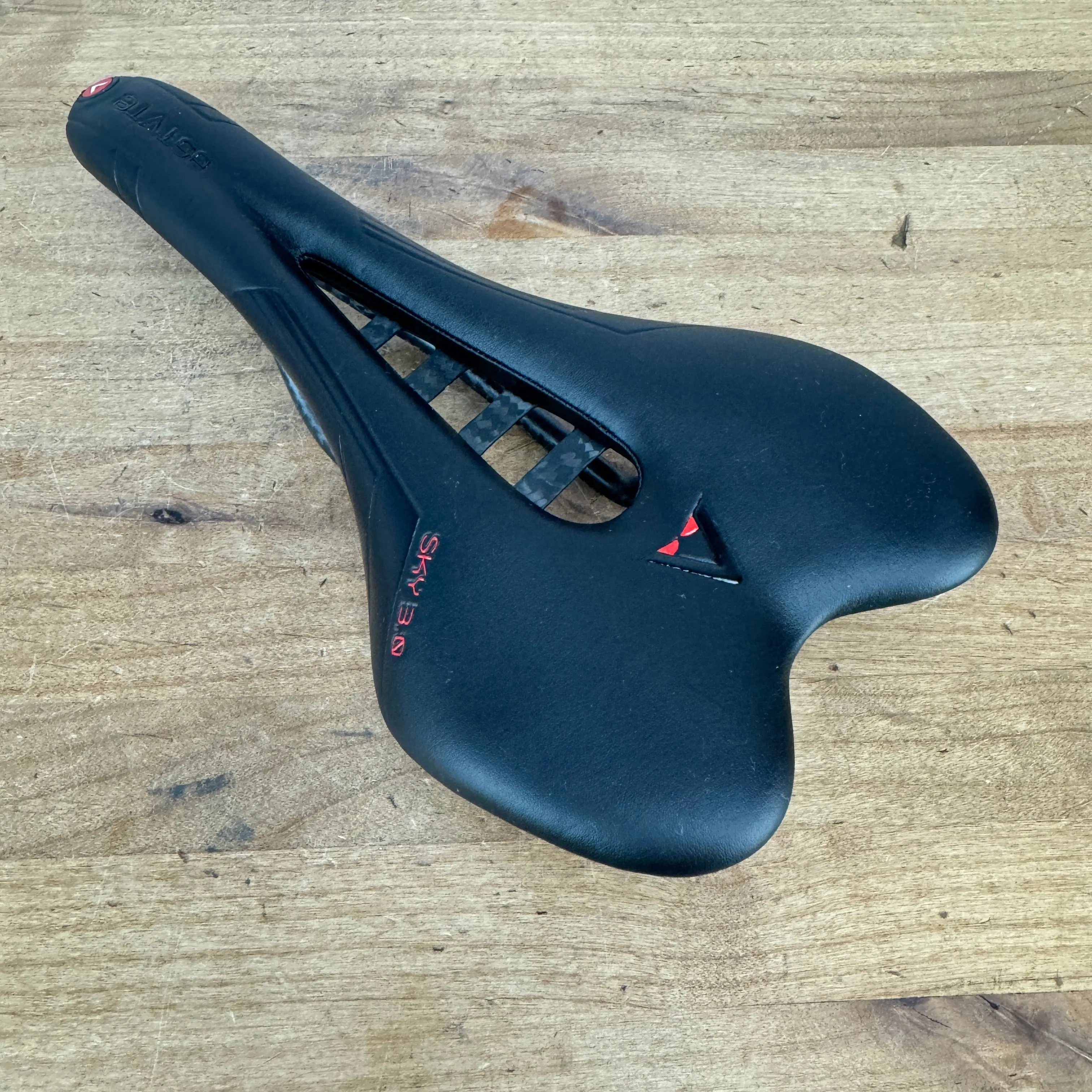 New Takeoff! Astute Sky 3.0 7x9mm Carbonio Carbon Rails 138mm Bike Saddle 176g