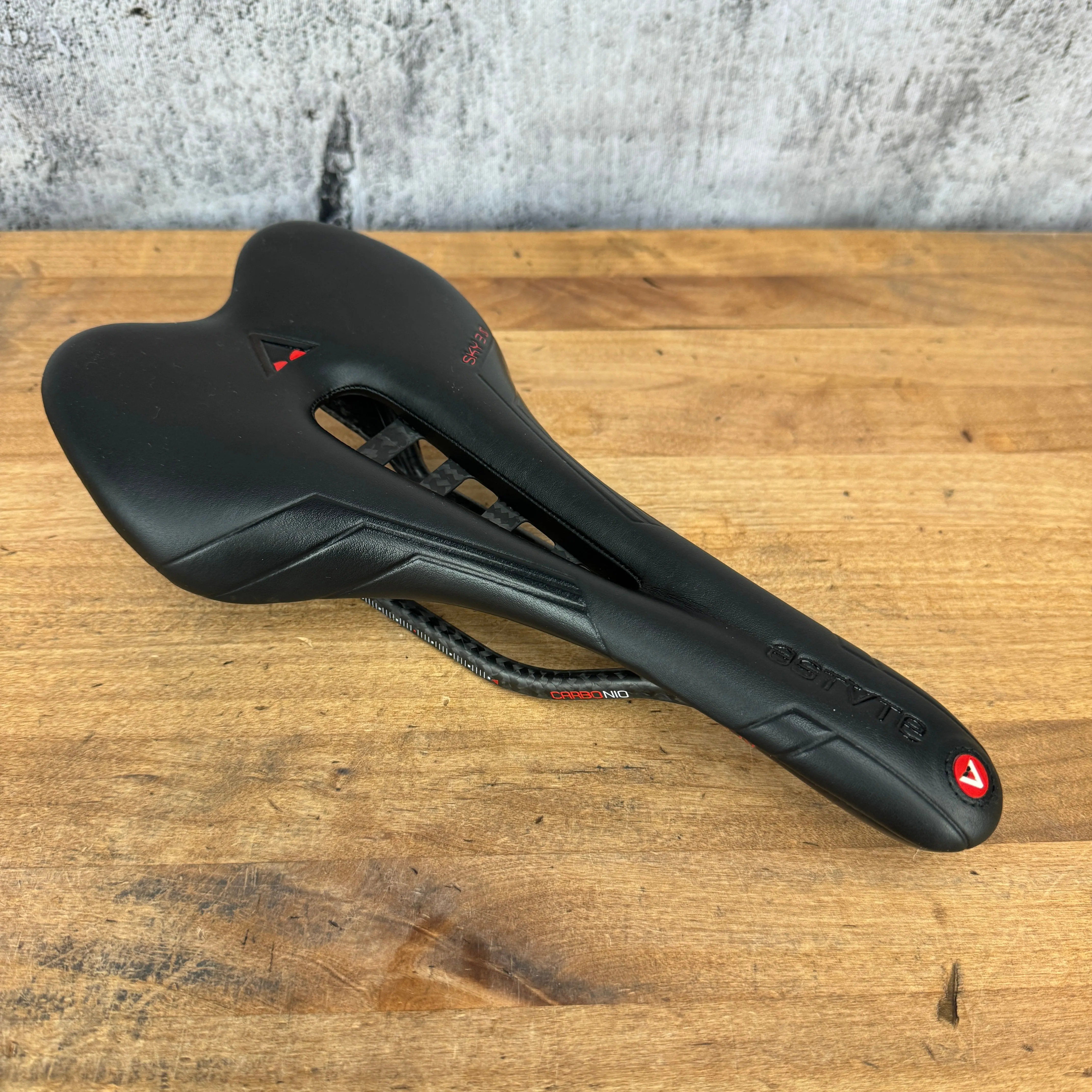 New Takeoff! Astute Sky 3.0 7x9mm Carbonio Carbon Rails 138mm Bike Saddle 176g